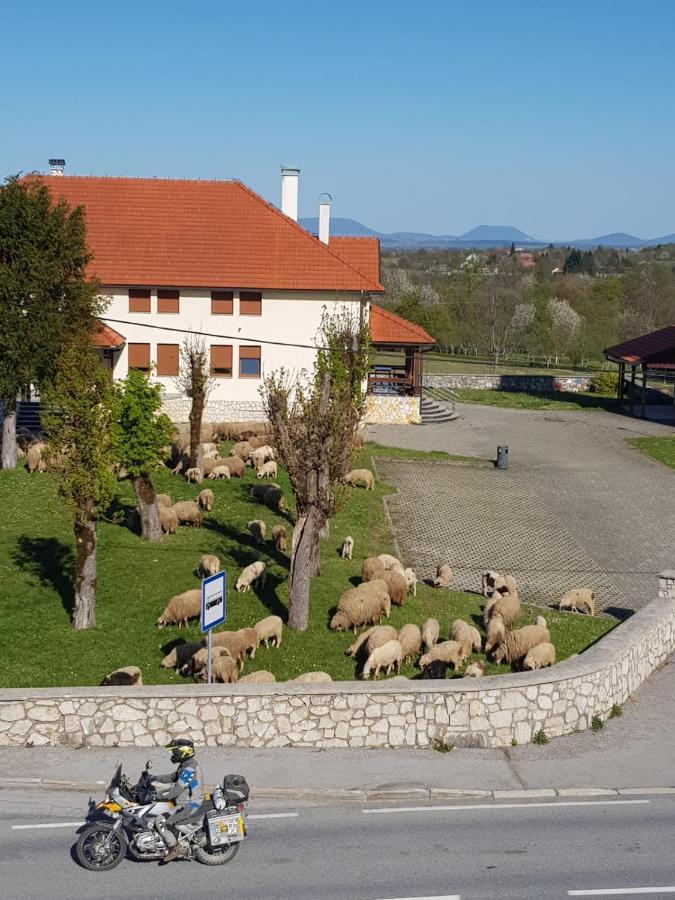 Accommodation "Old Town Dreznik" Rakovica Luaran gambar