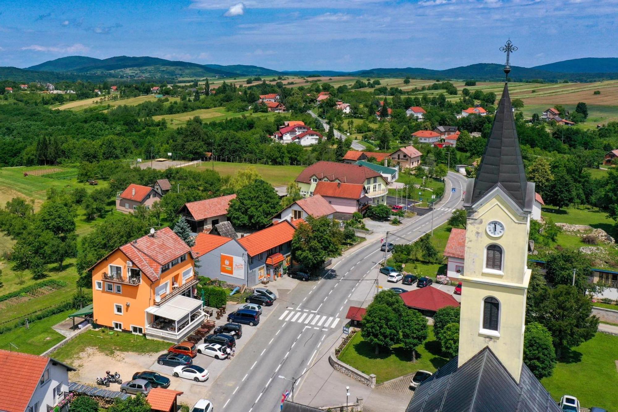 Accommodation "Old Town Dreznik" Rakovica Luaran gambar